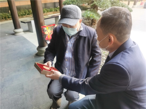 【关怀慰问】新年送祝福  致敬老战士——尊龙凯时官方网站集团领导上门慰问老干部